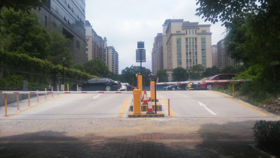 東莞塘廈江順大廈兩進兩出停車場系統(tǒng)由東莞新恒安廠家安裝