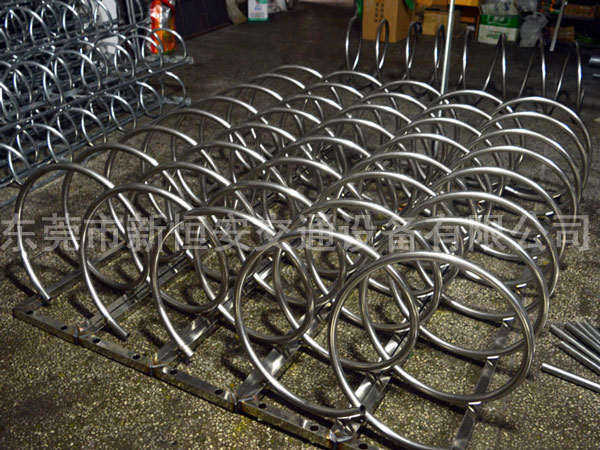 螺旋式自行車停放架車間生產(chǎn)實物圖拍攝