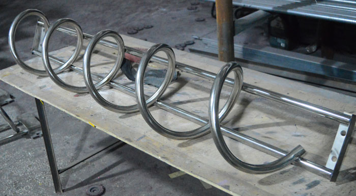 304不銹鋼螺旋式電動(dòng)車停車架找綠道通品牌質(zhì)量好