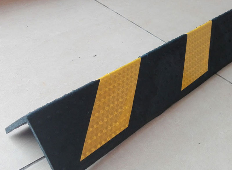 PVC直角反光護(hù)角廠家現(xiàn)貨批發(fā)