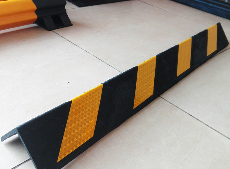 停車場專用停車場立式反光護(hù)角警示效果強(qiáng)