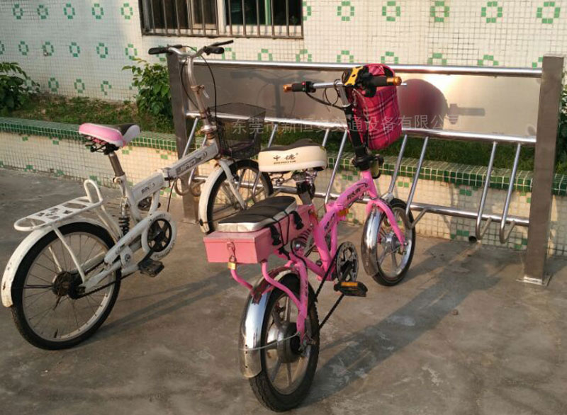 買304不銹鋼立式自行車停放架就選綠道通品牌廠家新恒安交通