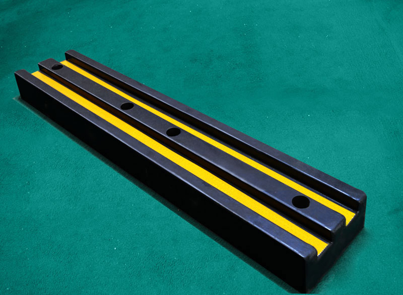 卸貨平臺專用防撞塊耐撞耐壓緩沖力大